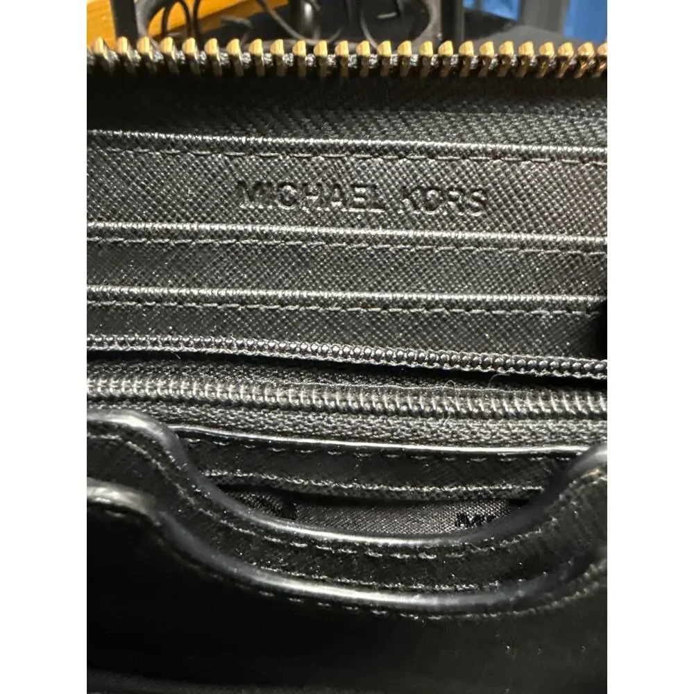 Michael Kors Jet Set Black Pebbled Leather Wallet Travel Luxury Zip Around